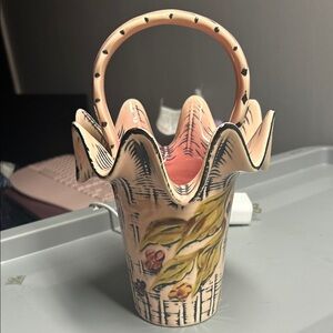 Hull Pottery Blossom Flite handled‎ ruffled basket 1955 Signed